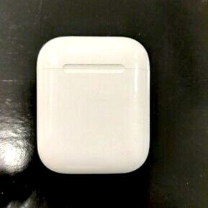 Apple AirPods charging case